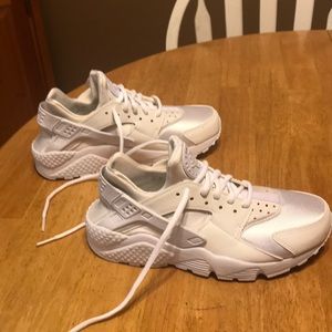 Nike Air Huarache  White new!